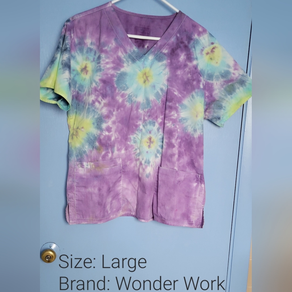 WonderWork scrub top: Large/Tie-Dye
